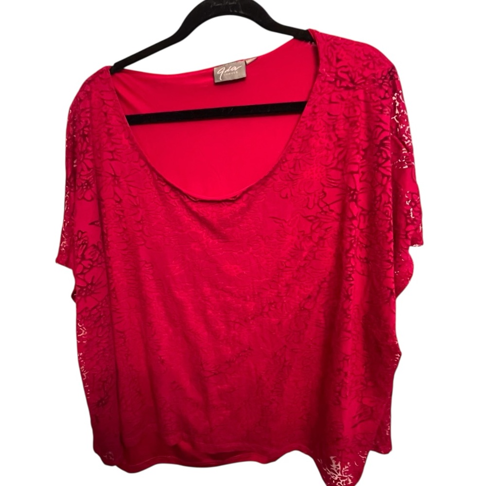 Gia Curve size XL red short sleeve scoop neck tee